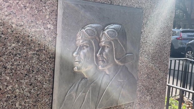 Brooklyn monument of two pilots 