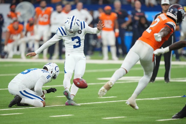 Broncos Colts Football 