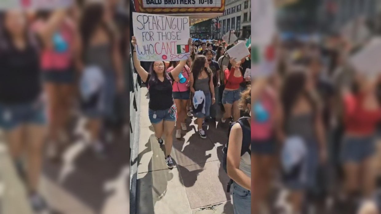 Chicago students protest ICE outside Trump Tower - CBS Chicago