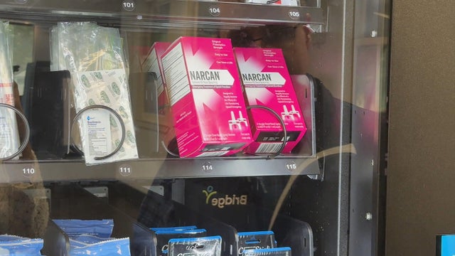 Narcan vending machine 