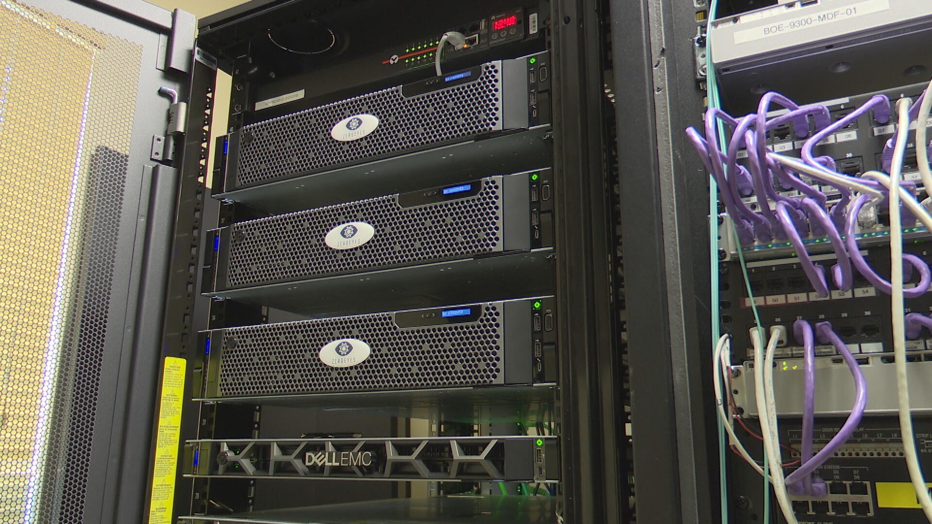 במחוז ניו ג'רזי מציגים: מערכת AI פורצת דרך לזיהוי נשק בבתי ספר