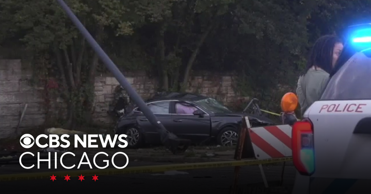 Man killed after car rear-ended on Near West Side - CBS Chicago