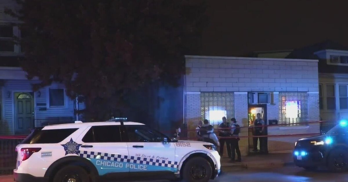2 men shot after fight at bar on Southwest Side - CBS Chicago
