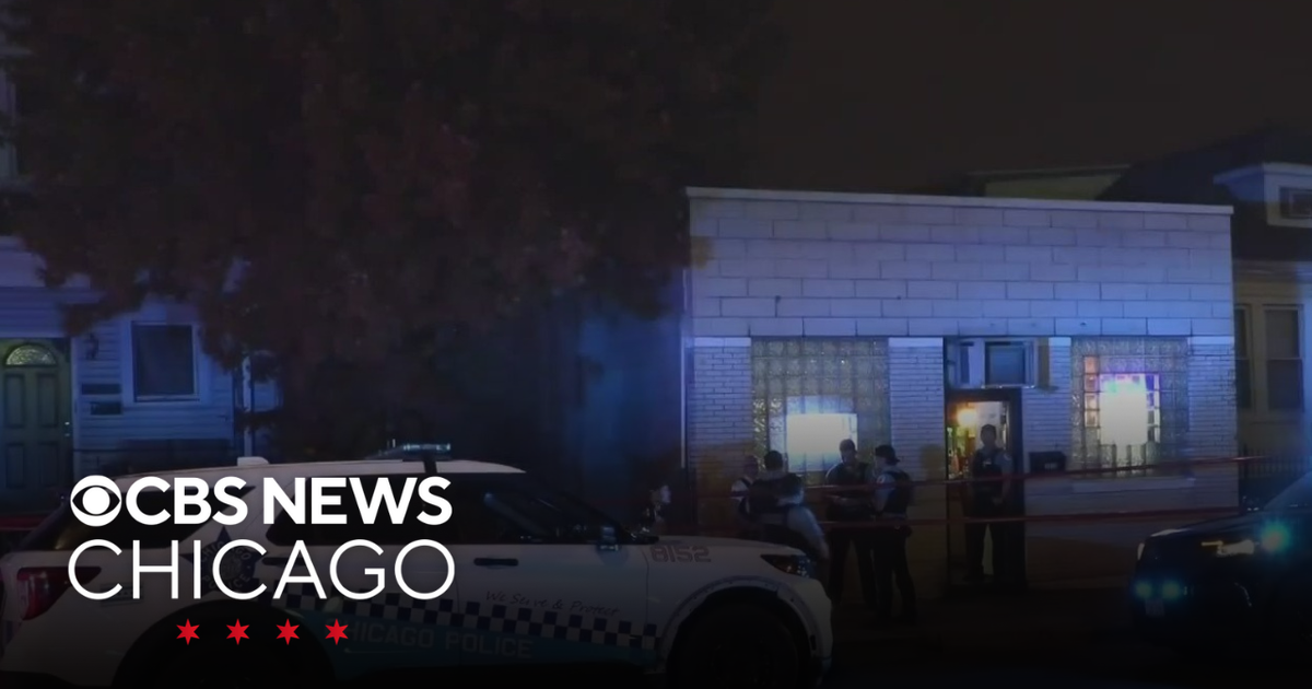 2 men shot inside Brighton Park bar - CBS Chicago