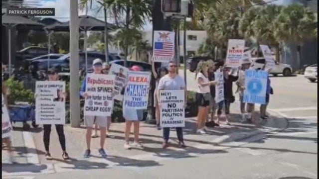 lauderdale-by-the-sea-trump-drive-protest-9-20-2025.jpg 