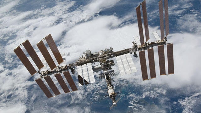 iss1.jpg 