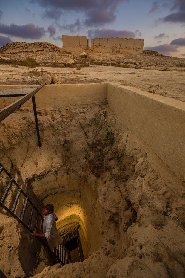 this-is-the-temple-and-in-front-of-it-an-entrance-to-the-tunnels-that-goes-towards-the-sea.jpg 