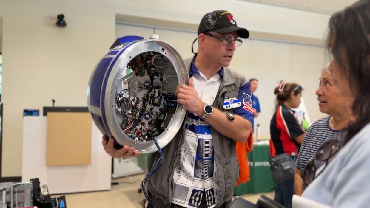 Crowd-pleasing home-built R2D2 droid coming to Aurora Mini-Con - CBS ...