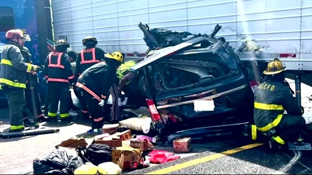 17-vo-turnpike-crash-fo-wforc43s.jpg 