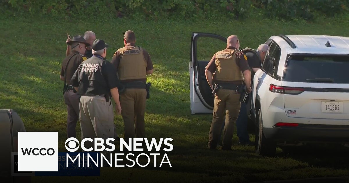 ICE detains Des Moines Public Schools superintendent - CBS Minnesota