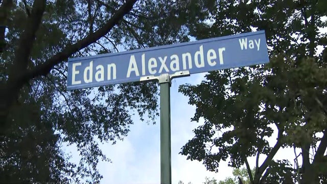 edan-alexander-12p-vo-s-wcbsf8yo-hi-res-still-00-00-0717.jpg 