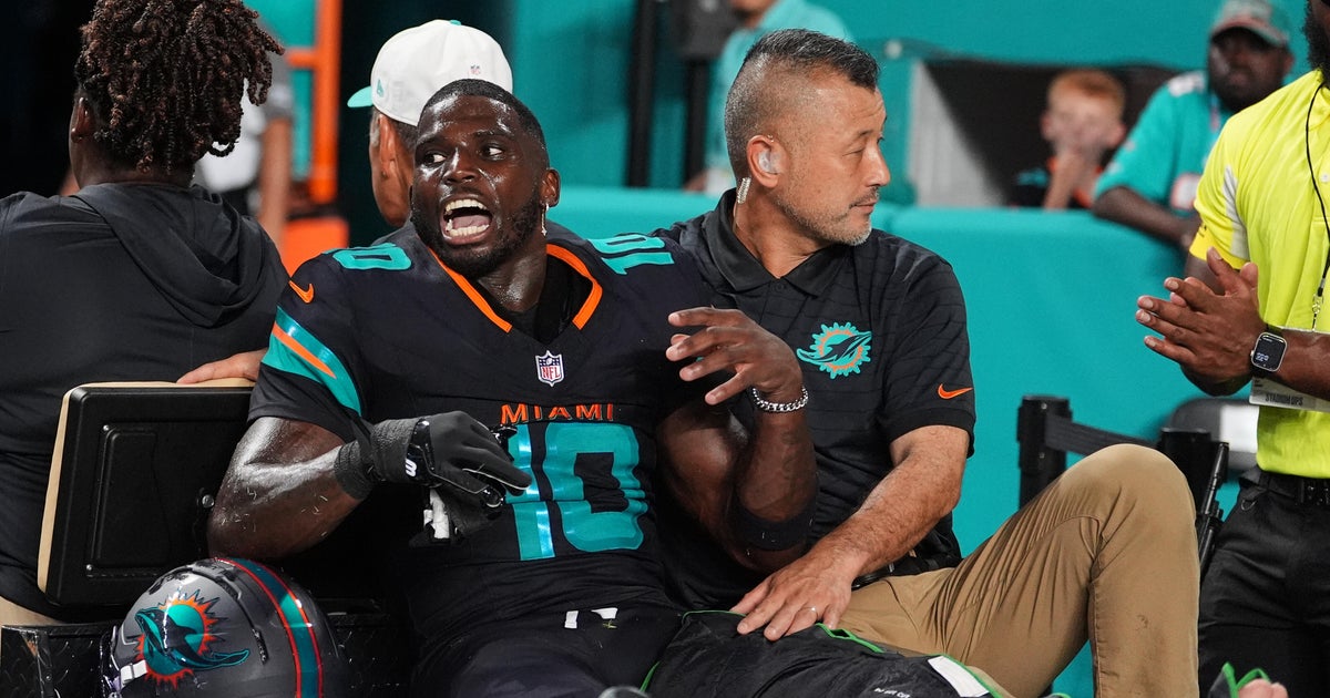Dolphins beat Jets 27-21 but lose Tyreek Hill to serious leg injury