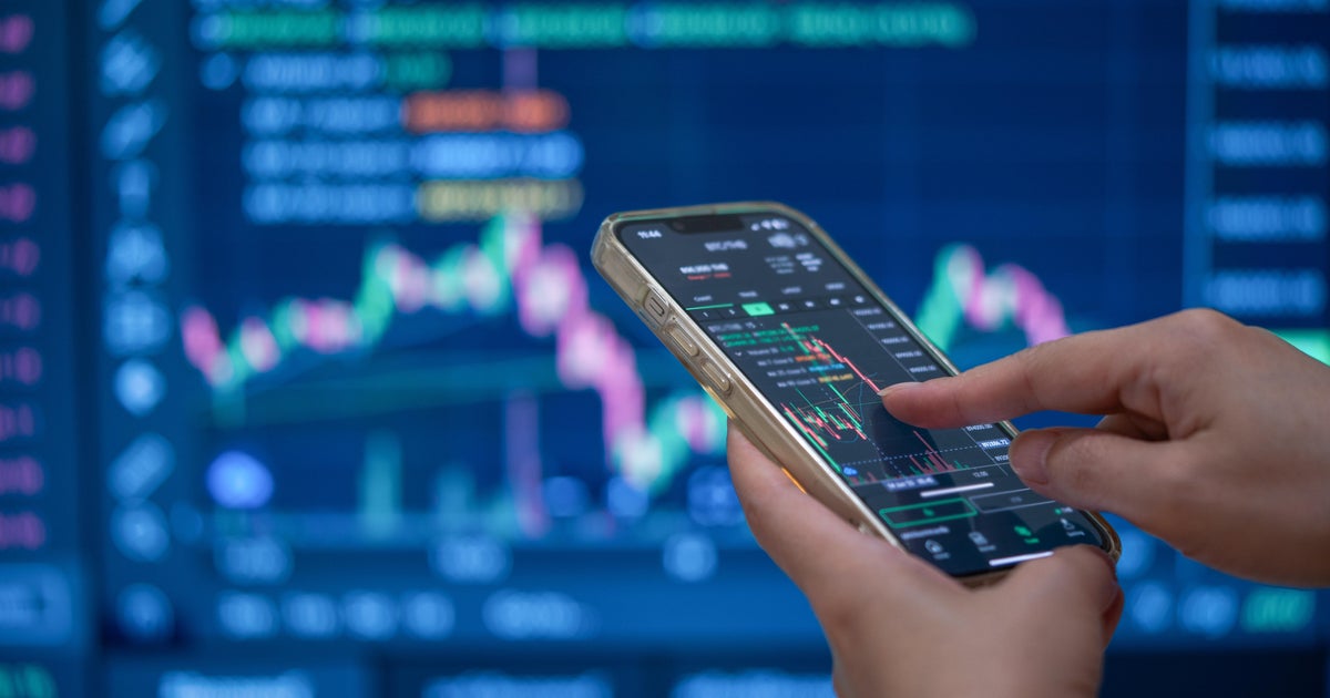 US Stocks Hit Record Highs Amid Government Shutdown, Market Awaits Long-Term Impact