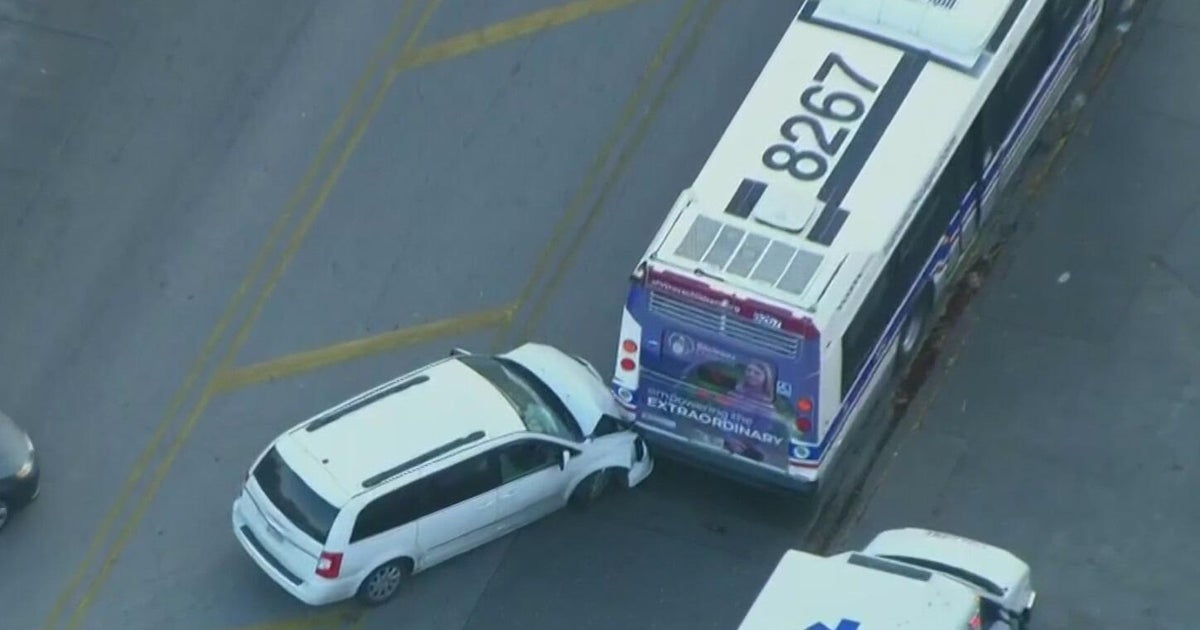 Chicago police investigating after minivan slams into CTA bus in East ...