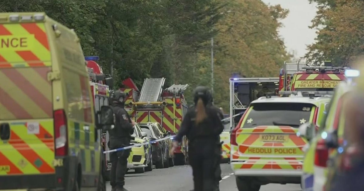 2 dead after stabbing outside UK synagogue
