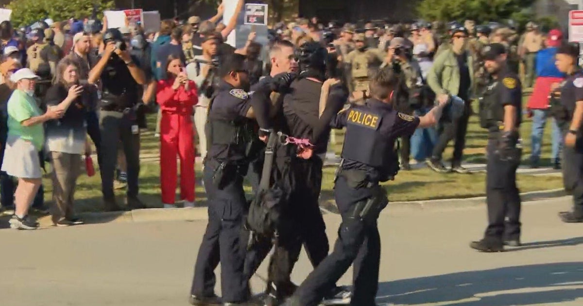 Broadview ICE facility protest draws hundreds, several arrested