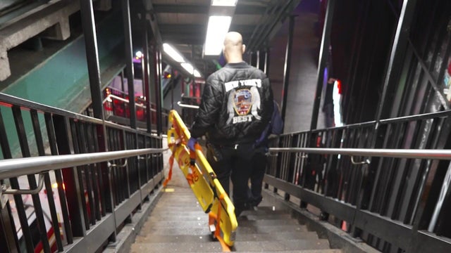 コレクション death nyc 2 teens dead in possible subway surfing incident in Brooklyn