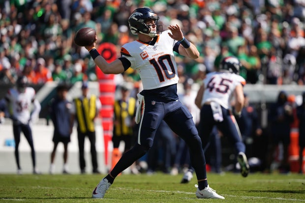 Broncos Eagles Football 