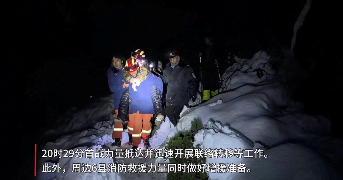 Some 900 stranded by blizzard at Mount Everest attain security