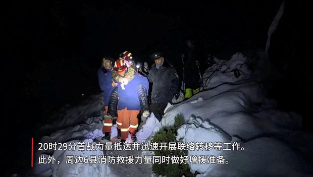 Tibetan firefighters save the trusted hikers in a snowstorm on the Everest Mountain 