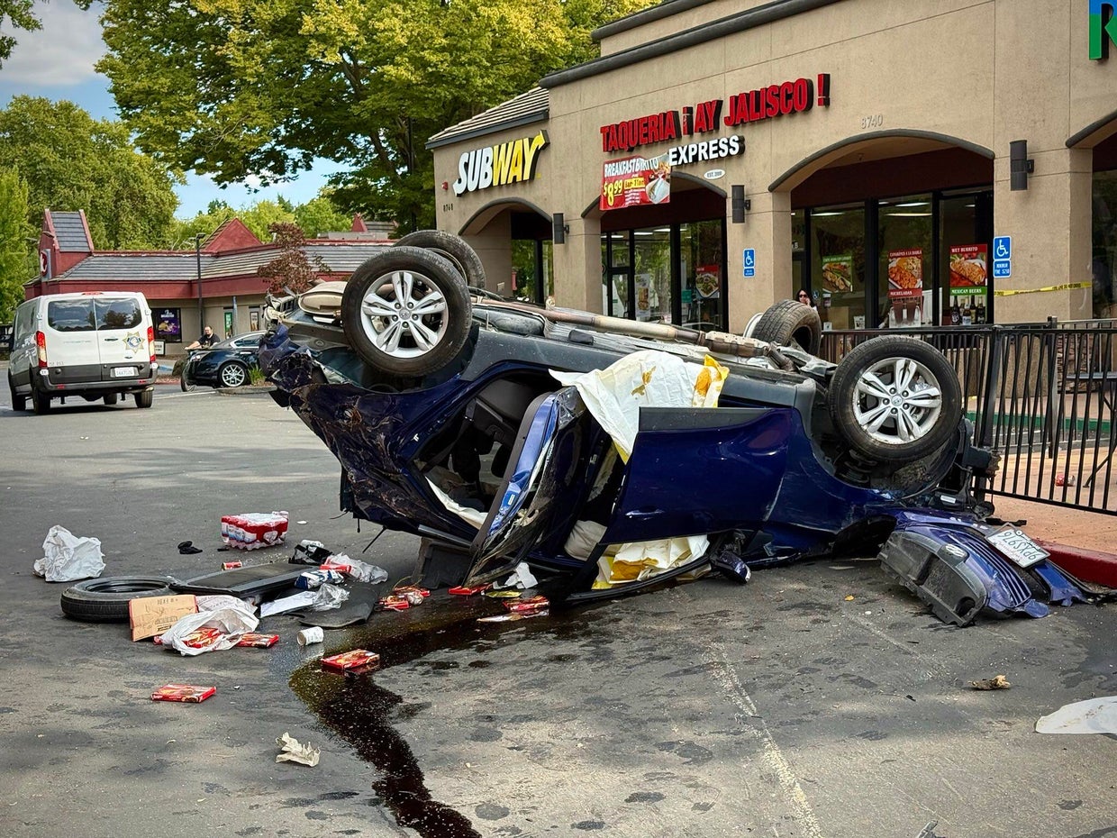 Car collides with tree in La Riviera in Sacramento County; Driver dead ...