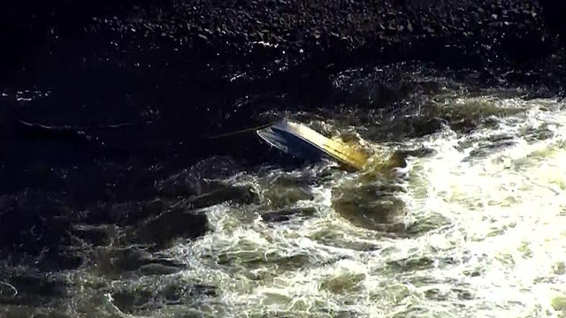 10p-pkg-capsized-boat-wcco8x2s.jpg 