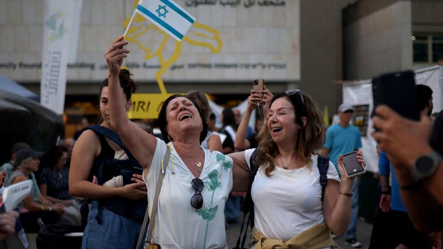 Reactions after Trump announced that Israel and Hamas agreed on the first phase of a Gaza ceasefire, in Tel Aviv 