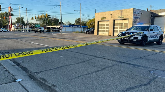 8-mile-road-accident-scene-photo.jpg 