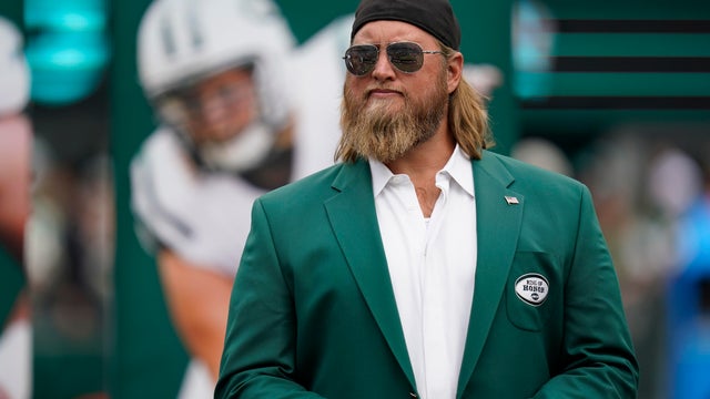 Former New York Jets player Nick Mangold during a ceremony to honor him during the halftime of an NFL football game between the New York Jets and the Cincinnati Bengals Sunday, Sept. 25, 2022, in East Rutherford, N.J. 