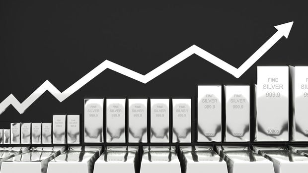 Silver bars 1000 grams pure Silver,business investment and wealth concept.wealth of Silver