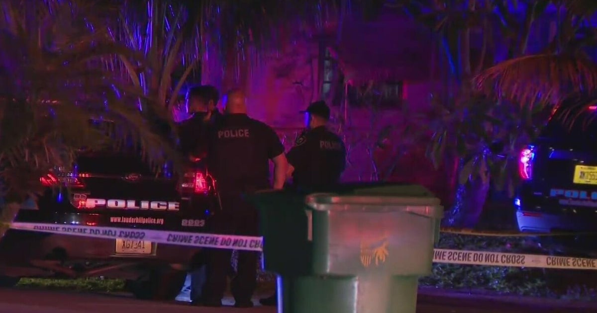 Man arrested after allegedly stabbing roommate during argument, Lauderhill police say