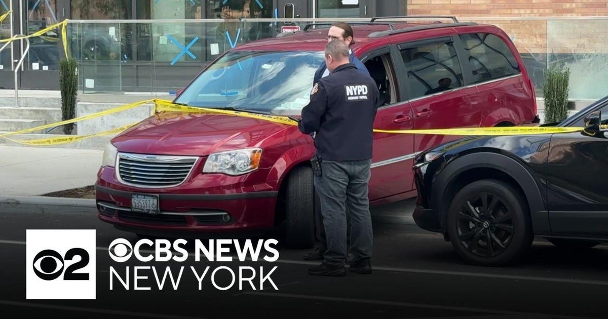 Elderly driver hits 3 women in Brooklyn, killing 1 - CBS New York