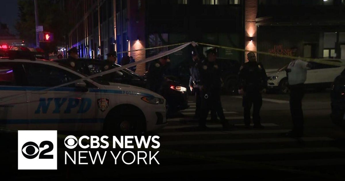 NYPD searching for 3 suspects after deadly Bronx shooting - CBS New York