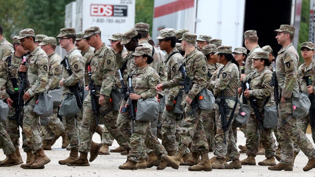 US-NEWS-CHICAGO-TROOPS-PRITZKER-TRUMP-2-TB 