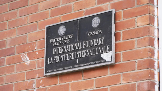 us-canada-borde-rmarker.jpg 