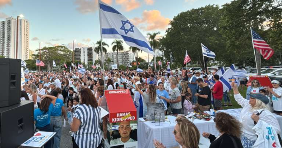 Hundreds gather in Aventura to celebrate return of hostages as Israel-Hamas peace talks continue
