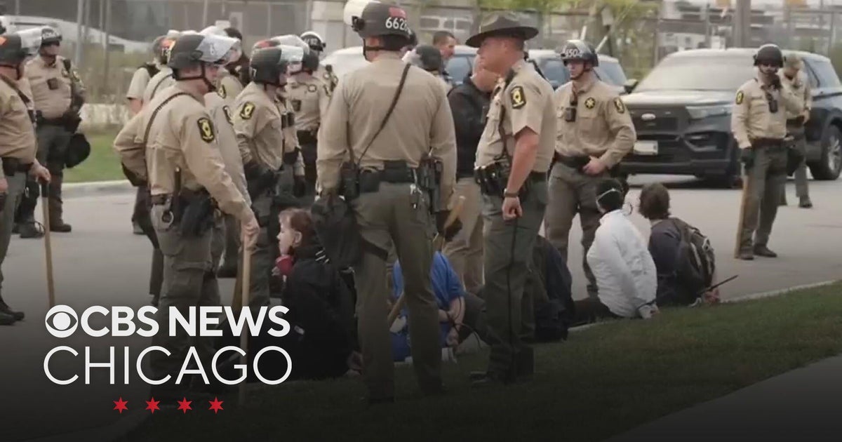 At least a dozen arrests made at Broadview ICE facility protest - CBS ...