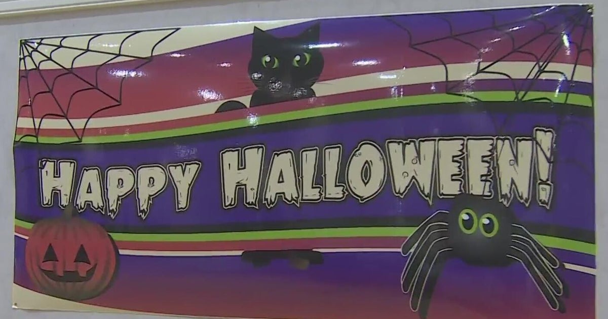 Sacramentos Meadowview neighborhood hosts safe Halloween festival for kids a day after fatal shooting