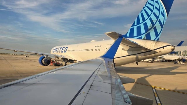 101725-ohare-clipped-plane.jpg 