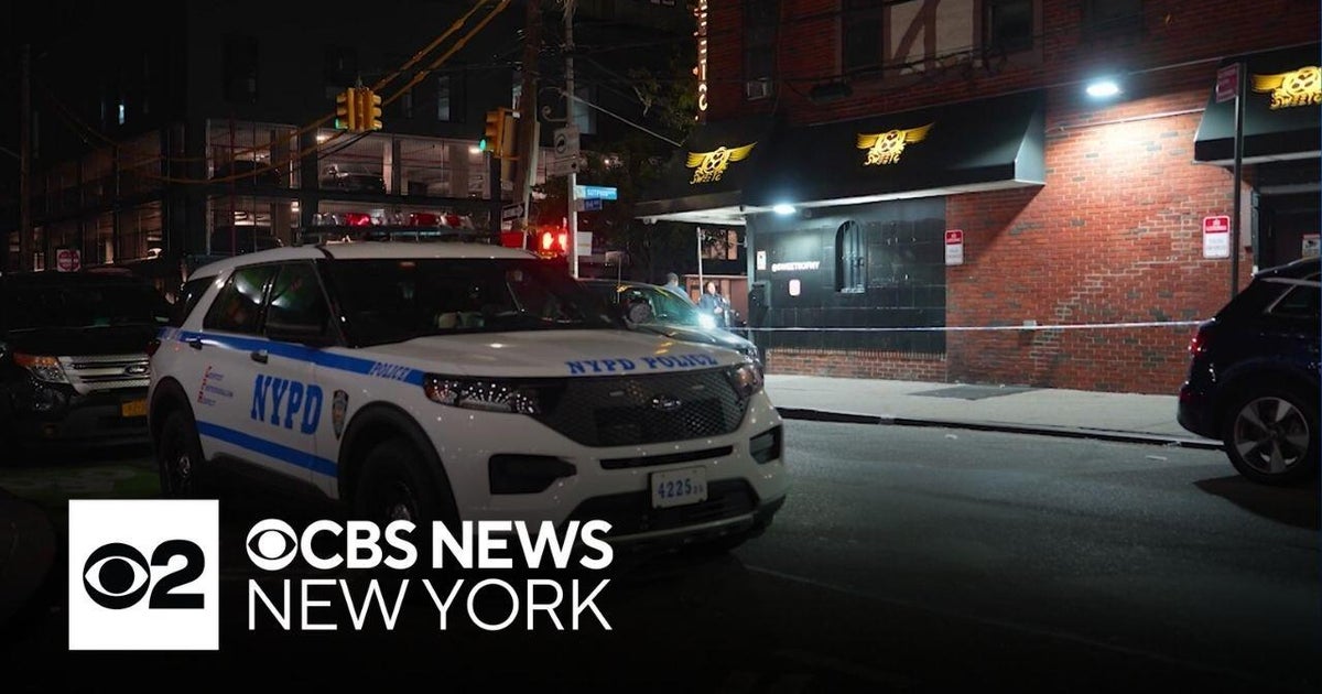 1 man killed in Queens nightclub stabbing, NYPD investigating - CBS New ...