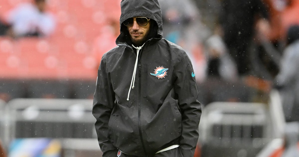 Embattled head coach Mike McDaniel appears out of answers after Miami Dolphins fall to 1-6 in loss to Cleveland Browns