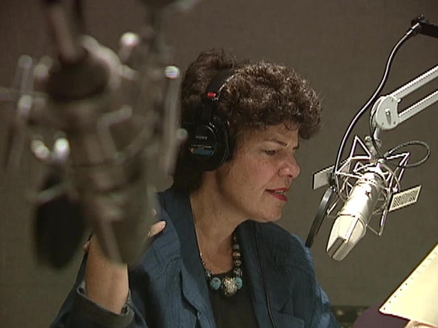 npr-susan-stamberg-at-the-microphone-in-1995.jpg 