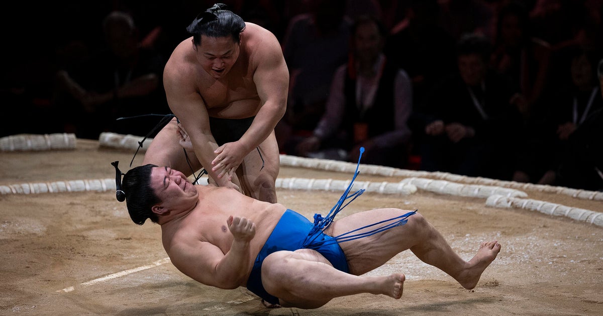 London hosts main sumo wrestling match, second ever outdoors of Japan