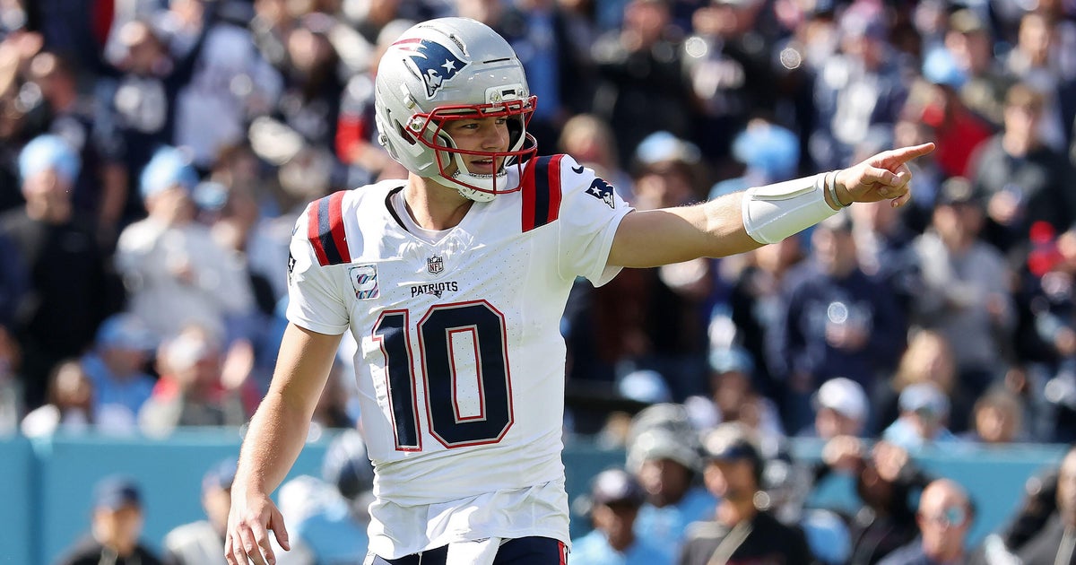 Drake Maye sets Patriots’ accuracy record with another historic performance Drake Maye sets Patriots’ accuracy record with another historic performance