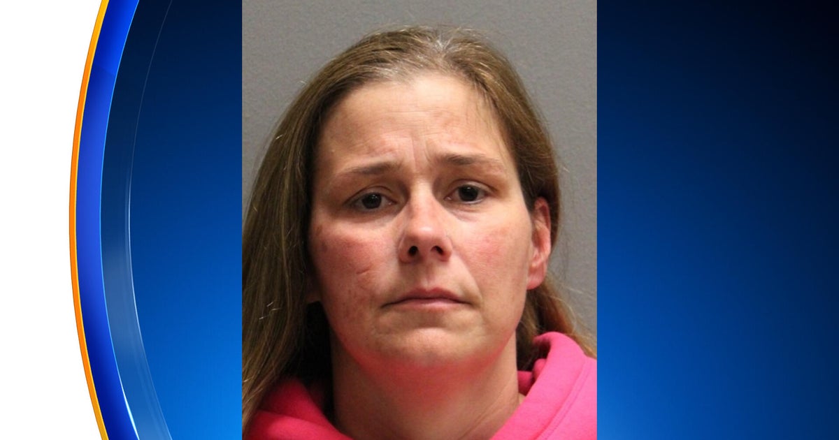 Chicago Public Schools security guard charged with sexually assaulting two high school girls – CBS News