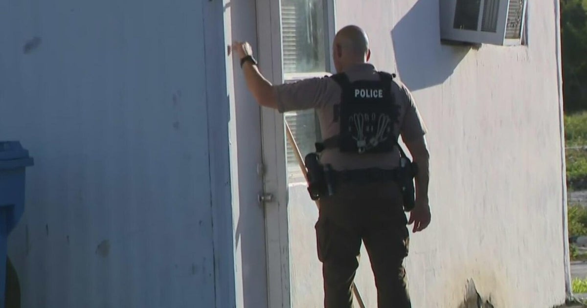 Deputies go door-to-door to evict final residents from Sweetwater mobile home park Deputies go door-to-door to evict final residents from Sweetwater mobile home park