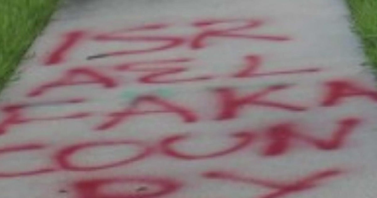 Hallandale Beach police searching for suspect who vandalized sidewalk near Jewish synagogue