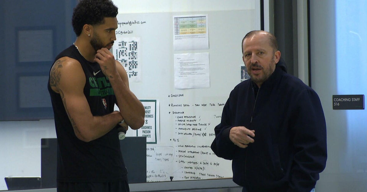 Fired Knicks coach Tom Thibodeau helps at Celtics practice after eliminating Boston from playoffs