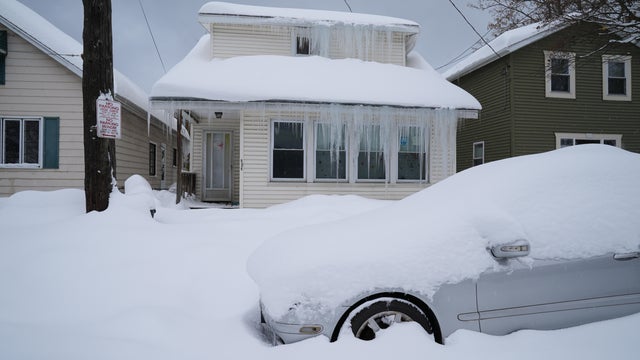 Heavy lake-effect snow buries Great Lakes in Pennsylvania 