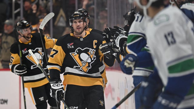 Vancouver Canucks v Pittsburgh Penguins 
